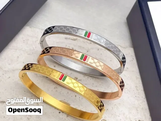 طقم أساور ثلاثي مختوم ( شانيل ، لويس فيتون ، روليكس ، ديور مكفول لون سنتين 3 أساور (فضي نحاسي ذهبي