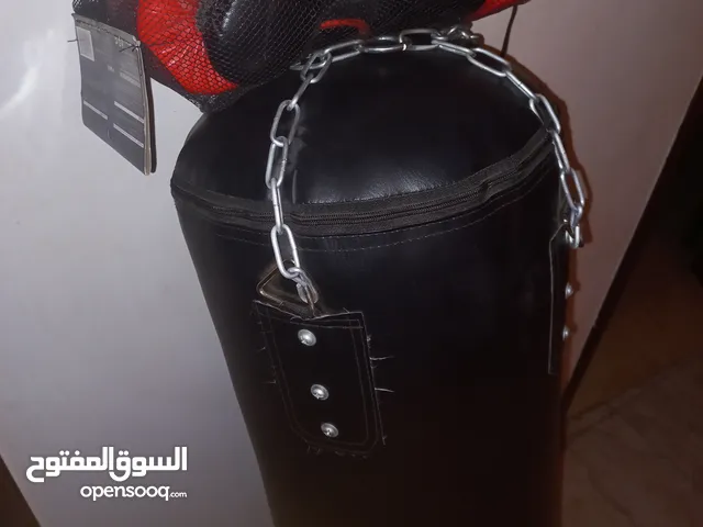 معدات ملاكمة كاملة شبة جديدة