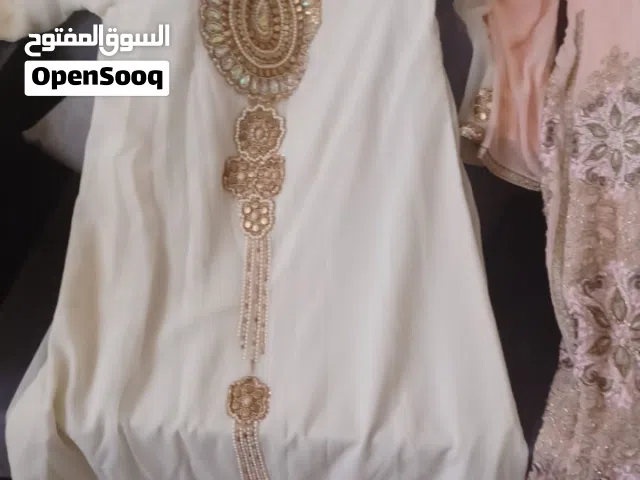 فساتين  ممتازة وجميل للبيع