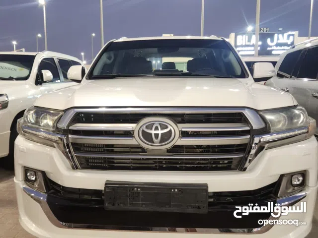 Toyota land cruiser station v8 2019 best condition original paint