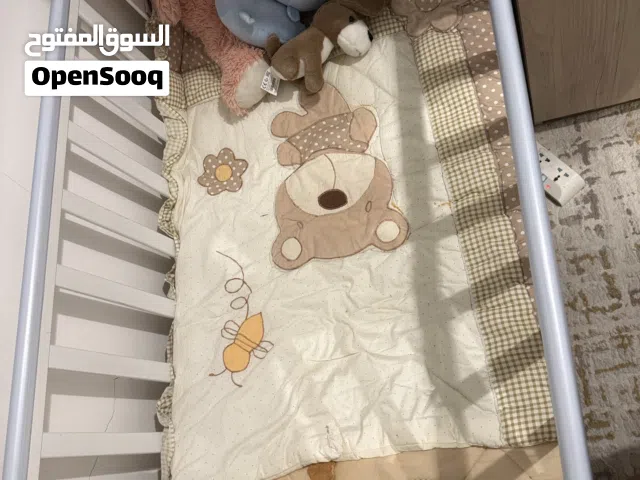 سرير اطفال لم يستخدم البيع لعدم الحاجه