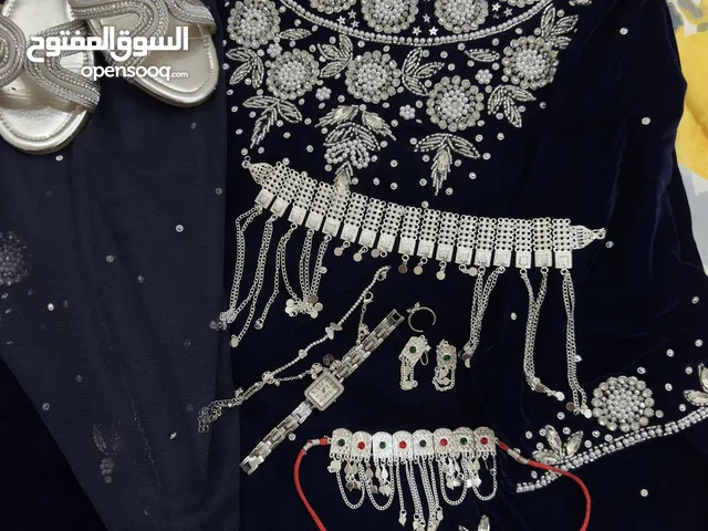 ملابس بناتي مستعمله لمرة 1 تقليدي خليجي