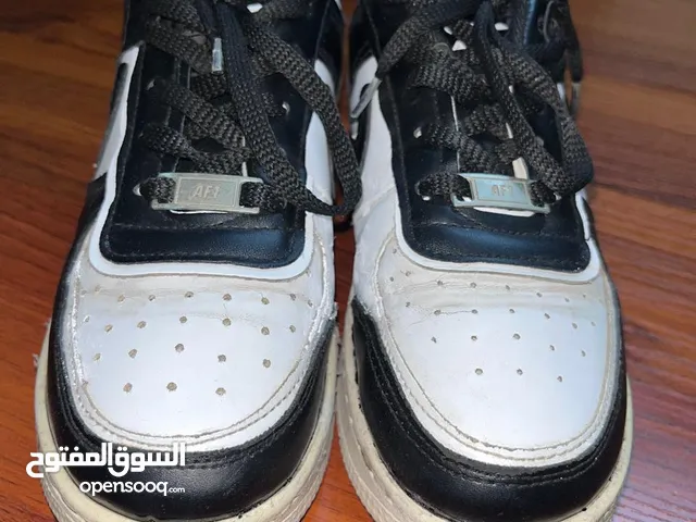 37 Sport Shoes in Zarqa