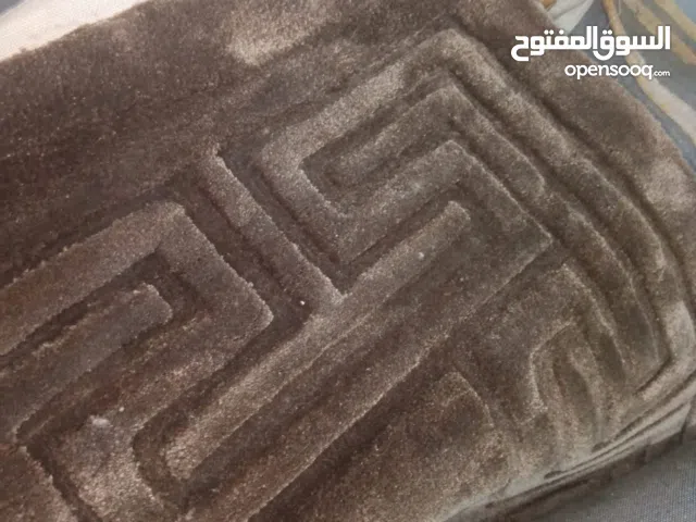 سجاد شبه جديد للبيع  كميه كتيرة للبيع بالوحده