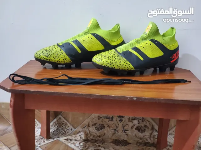 40 Sport Shoes in Sana'a