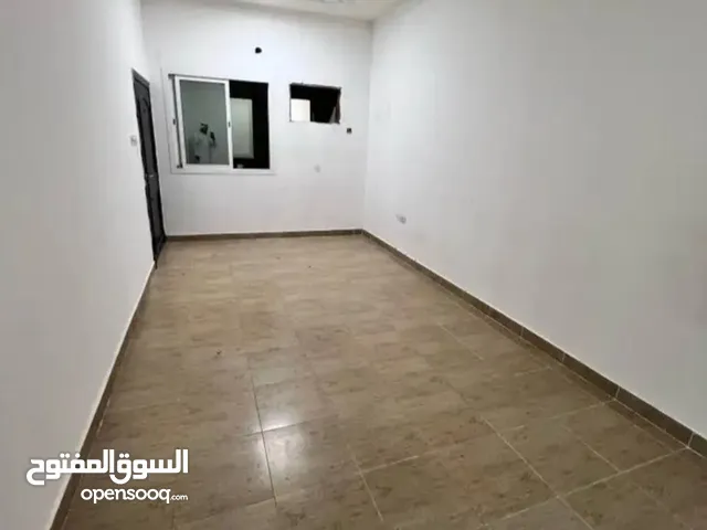 شقه للاجاره غرفتين وحمامين وصاله ومطبخ وحمام الرفاع الشرقي شارع السوق صوب البنك البحريني الوطني