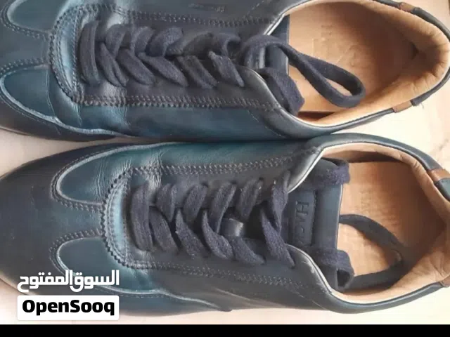 حذاء مقاس 40