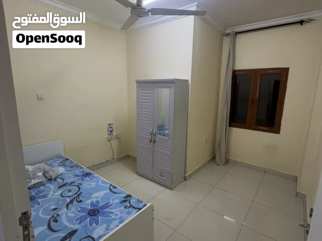 غرف للإيجار مقابل مول عمان ( موظفات فقط )