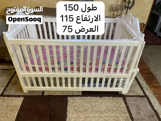 تخت اطفال تفصيل ثقيل خشبو زان ولاتيه  1. بفتح من جهة الام 2. الو قاعدة تغير لاطفل قابلة للطي والاغلا