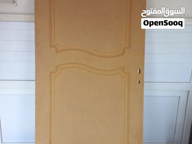 باب خشب ثقيل كامل للبيع مع الجرجوبه مع الكيلون والنرماده