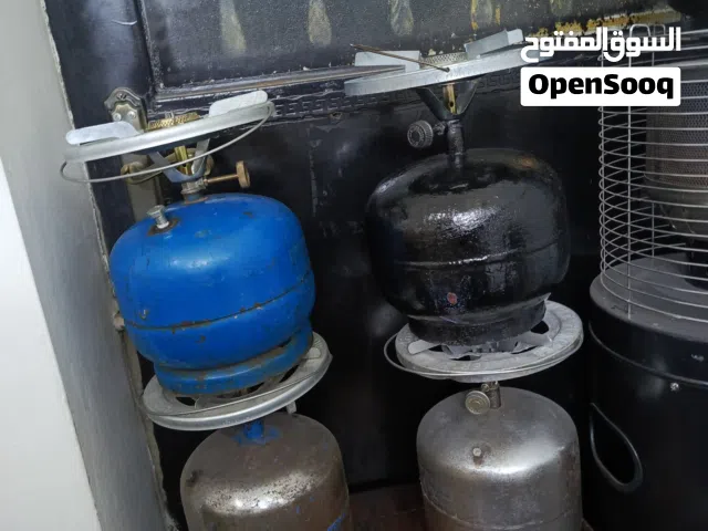 مروحة ستاند عامود بحاله ممتازه مع اغراض بيت بحالة الوكالة