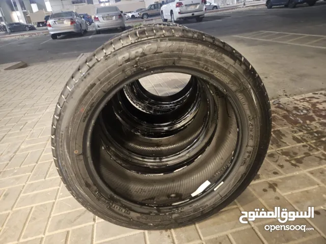 كفرات تويو 225 55 19 شبه جديده