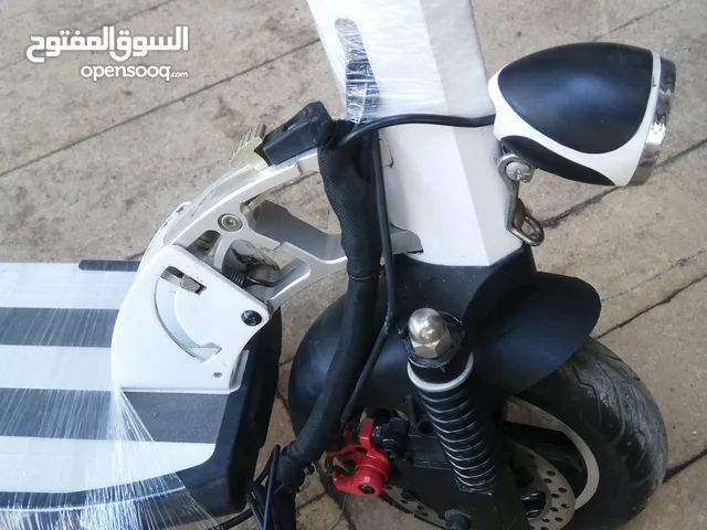 اسكوتر كهرباء بمساعدين وكرسى ممتاز سريع وبطاريه ليثيوم كبيره