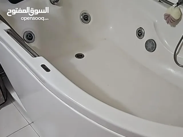 جاكوزي مستخدم للبيع
