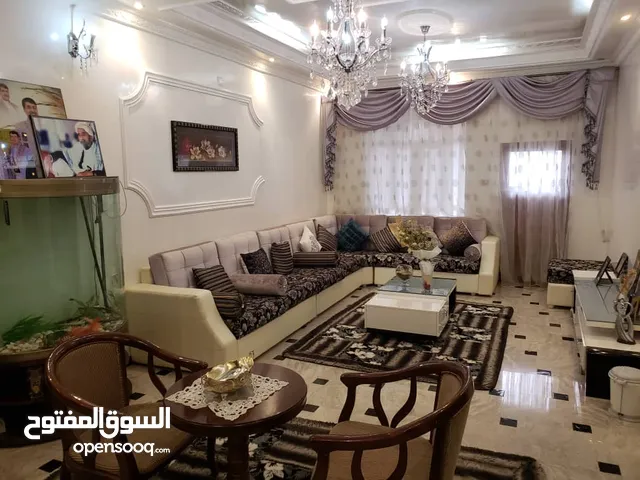 380 m2 4 Bedrooms Apartments for Rent in Sana'a Bayt Baws