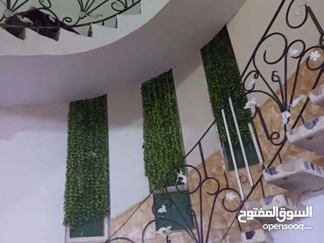 200m2 4 Bedrooms Townhouse for Sale in Basra Asatidha