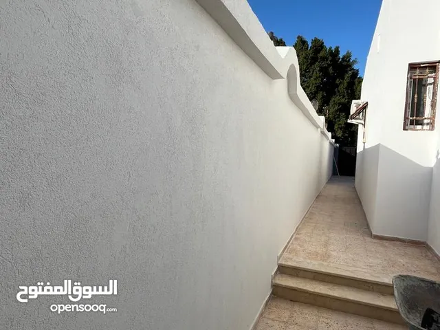 لدينا منزل واجهتين البيع  مكان عين زارة الابيار اقرا تحت كويس