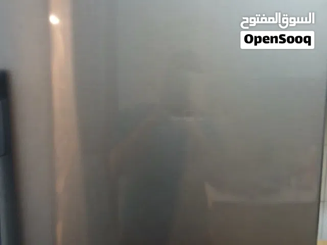 ثلاجة شارب بحالة جيدة