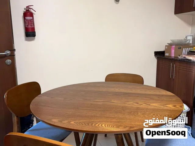 طاولة للبيع