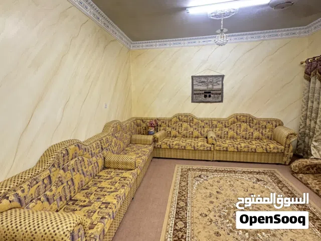 كنبات وجالسات ارضيه ممتازه ونظيفه