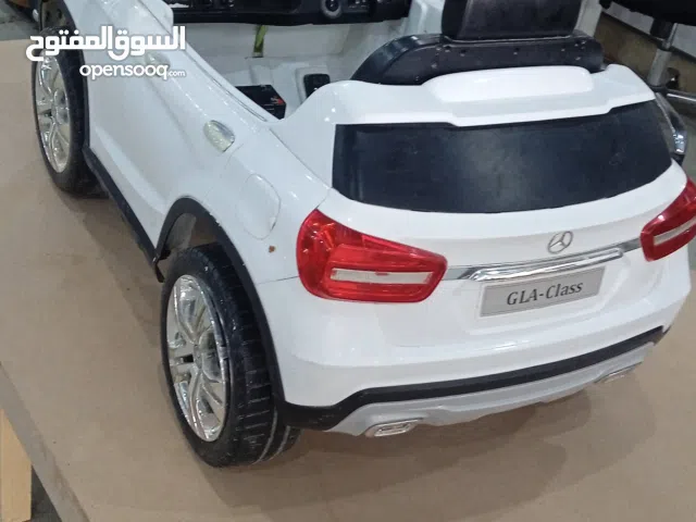 سيارة اطفال كهربائيه  مستخدم نضيف