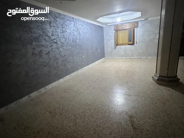 بدروم وصالة (مخازن)