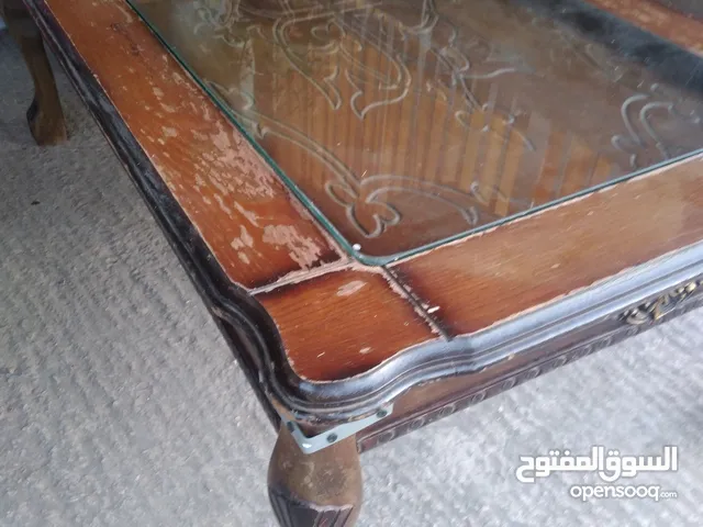 طاولة غرفة ضيوف بدها دهان وكاله بترجع