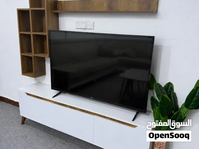 للبيع ميز تلفزيون مستخدم نظيف