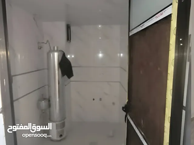 للبيع بالزبدية 5 غرف وموزع