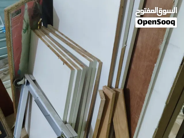 نجار متنقل لصيانه وتفصيل وقص وتعديل جميع الاثاث والديكور نصلكم فورا لباب المنزل