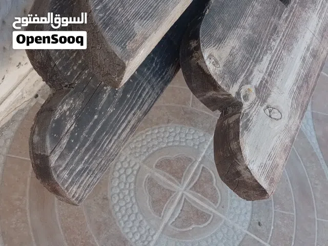 قطع خشبيه سويديه متنوعه بحاله جيده ومناسبة لأعمال الديكور وسطح البيت والكراج