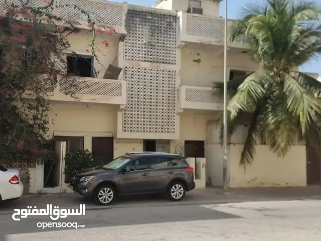 منزل قديم دوين مؤجر قريبة نادي النصر ومسجد الزوايه واللولو قديم منطقه منتعشه بالايجارات وخدمات