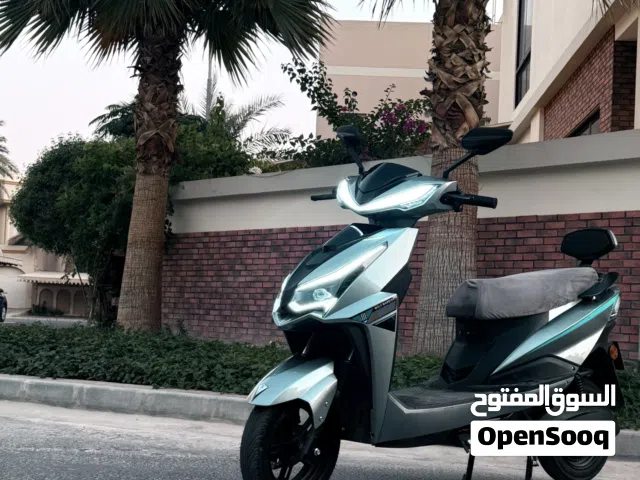 سكوتر كهربائي مديل 2025 شبه جديد معاه الضمان باقي عليه 9 أشهر قابل