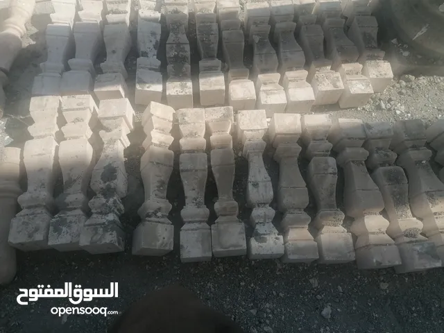 السلام عليكم *للبيع* لدي اغراض متبقيه من بناء منزل اعمده رخاميه60 حبه تقريبا 50 ريال