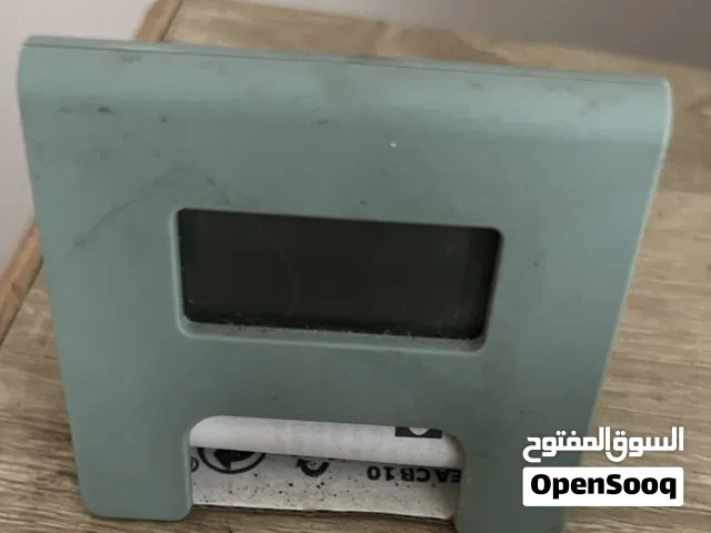 ساعة إلكترونية مع منبه ب5 دنانير