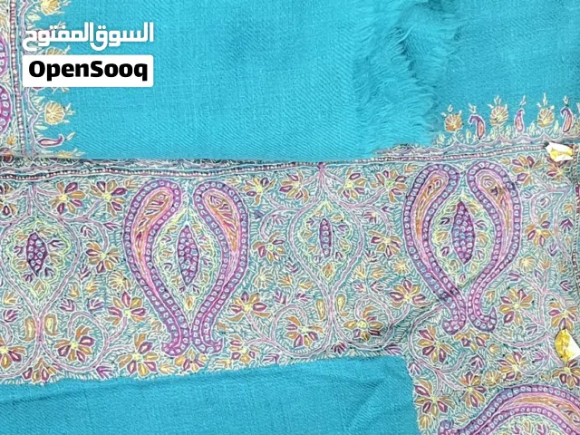 مصر بشمينا مع شال من الهدايا الخاصه