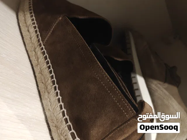 جينزا واحذيه ماسيمو جديده تماما