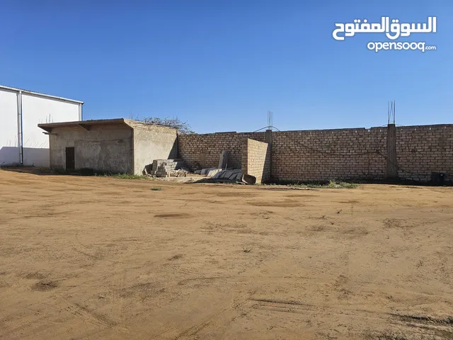موقع كامل للبيع مساحة الأرض 3400 m مخزن عدد 2 مساحة كل واحد 600 مخزن اخر 100 هنكر مفتوح 400 m