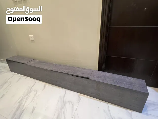 تسريحة تتعلق ف الجدار او طاولة تلفزيون