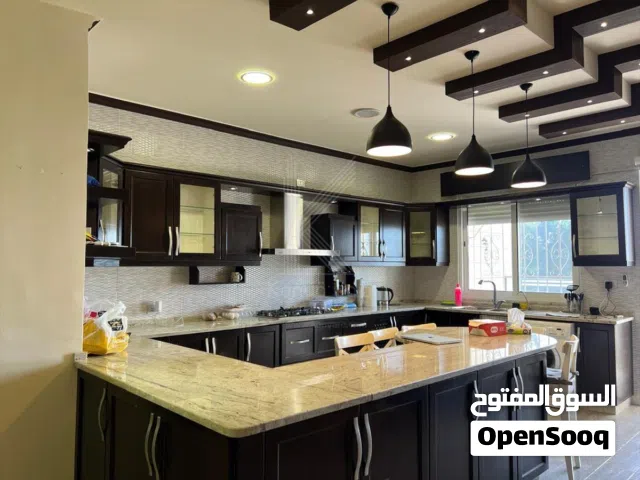شقة طابقية مميزة للبيع في مرج الحمام