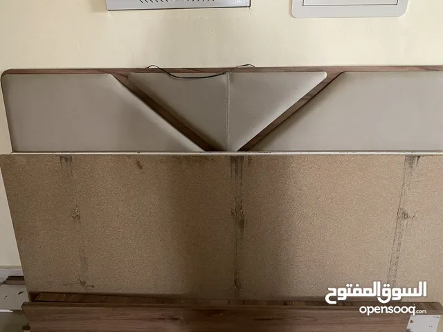 سرير مزدوج مريح وجميل
