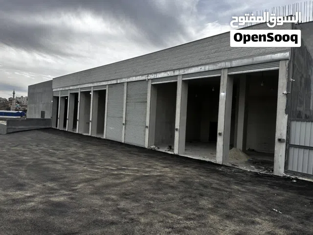 مخازن صناعي عدد 3 مفتوحات على بعض كهرباء 3 فاز 90 أمبير صناعي إذن اشغل جديد بجانب مستشفى اللطرون ابو