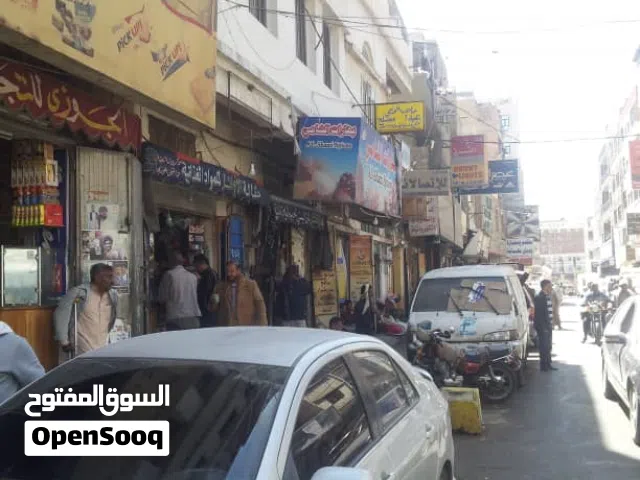 للبيع في وسط العاصمه صنعاء وتحديدا في ميدان التحرير وجوار مبنى البريد عمارة 3دور مسلح المساحة لبنتين