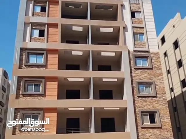 شقه في كومباوند المستثمرين حدائق اكتوبر متشطبه سوبر لوكس