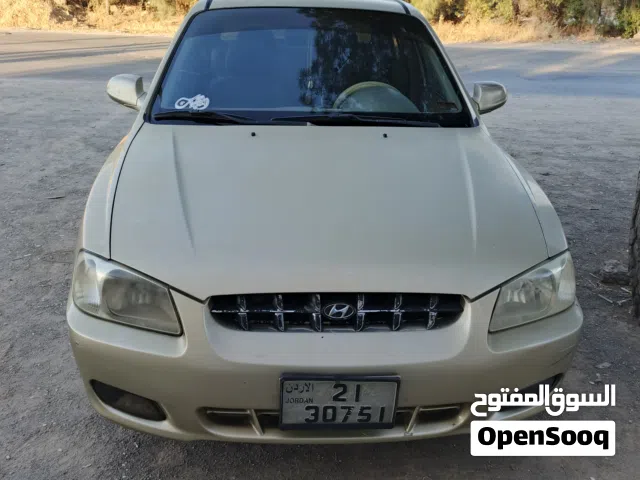 1999 هيونداي فيرنا Standard