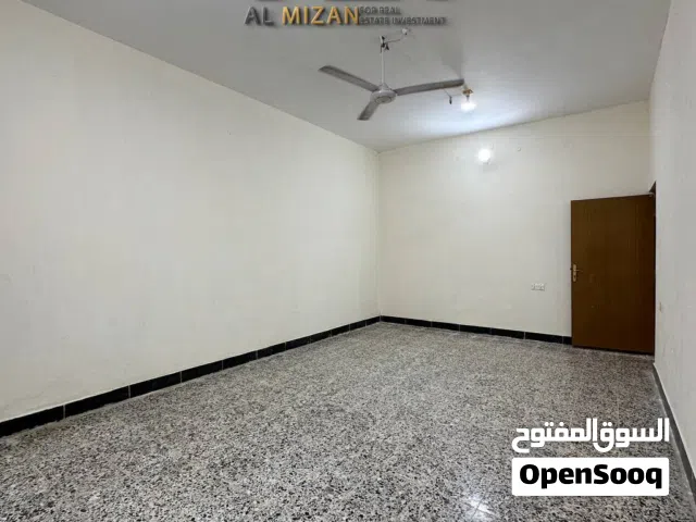 200 m2 3 Bedrooms Townhouse for Rent in Basra Al Mishraq al Jadeed
