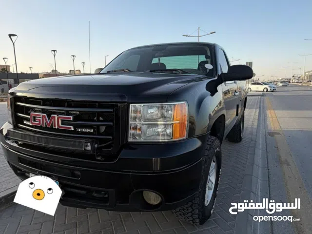 Used GMC Sierra in Al Riyadh