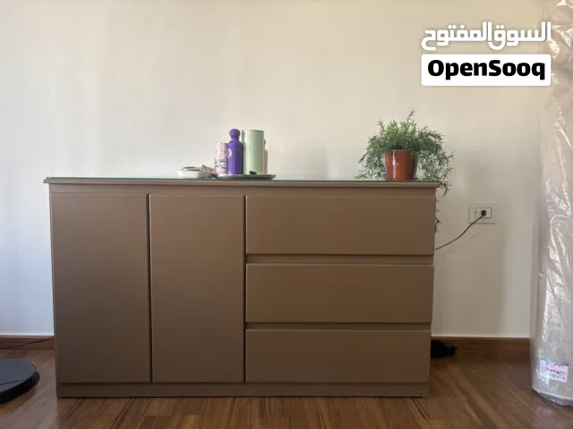 خزانة/ تسريحة ب 3 ادراج وخزانة صغيرة للتخزين