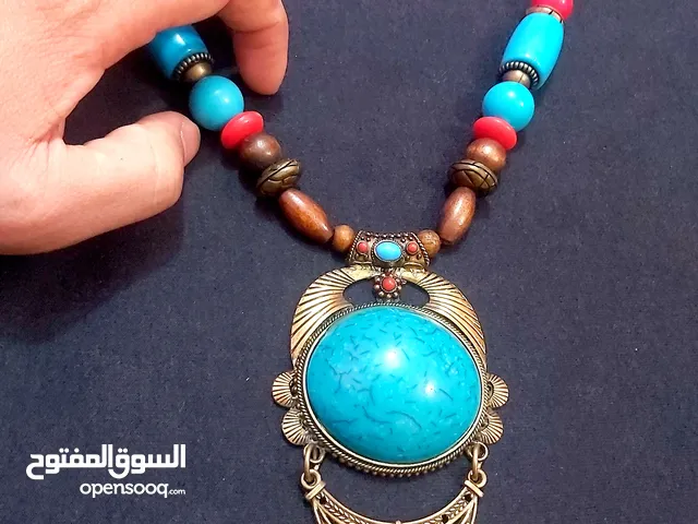 عقد بقلادة رائعة مميز جدا بالوانه الجذابة