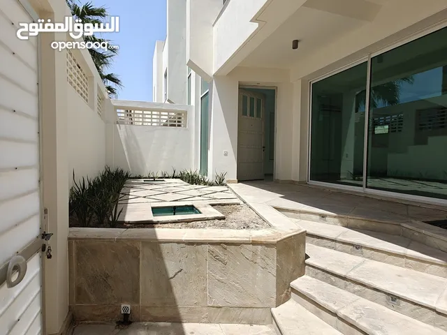 للإيجار ڤيلا راقيه في سار